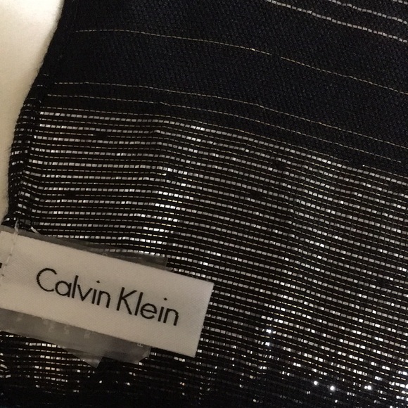 Black Calvin Klein scarf - Picture 2 of 3